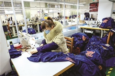 柳州時(shí)尚出海記 本土服裝品牌成功拓展美國(guó)零售市場(chǎng)